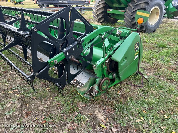 image for item YA1432 2005 John Deere 635F HydraFlex flex head