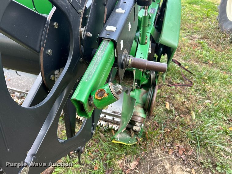 image for item YA1432 2005 John Deere 635F HydraFlex flex head