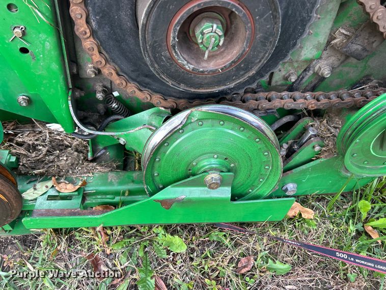 image for item YA1432 2005 John Deere 635F HydraFlex flex head