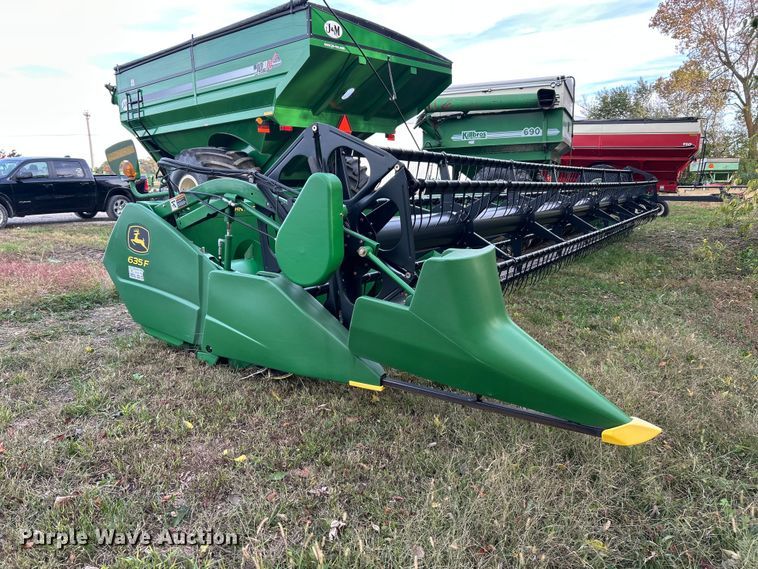 image for item YA1432 2005 John Deere 635F HydraFlex flex head