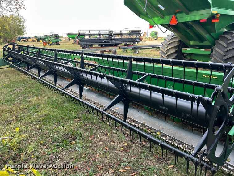 image for item YA1432 2005 John Deere 635F HydraFlex flex head