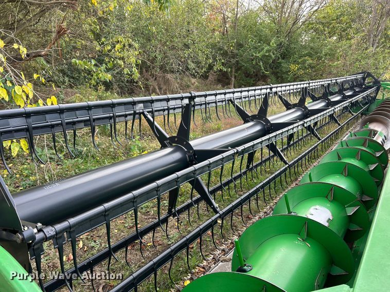 image for item YA1432 2005 John Deere 635F HydraFlex flex head