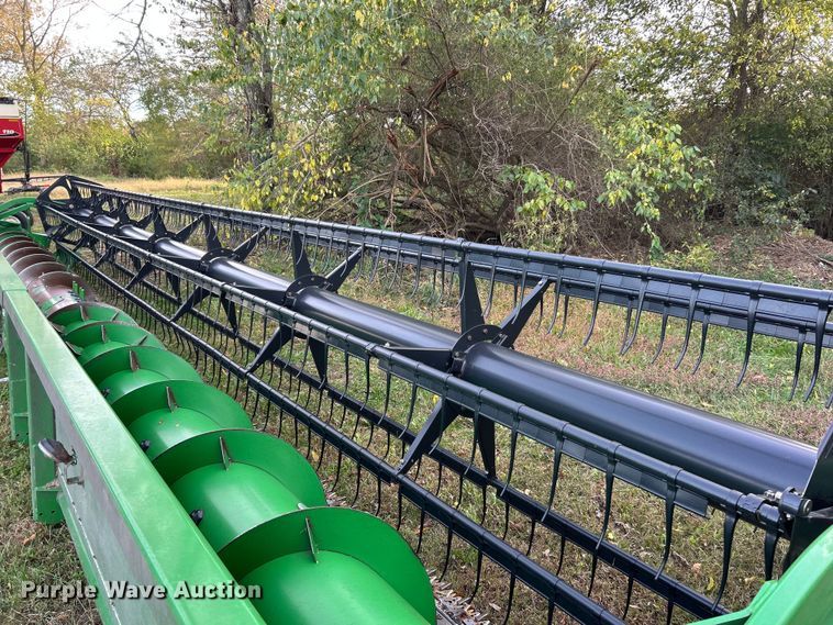 image for item YA1432 2005 John Deere 635F HydraFlex flex head