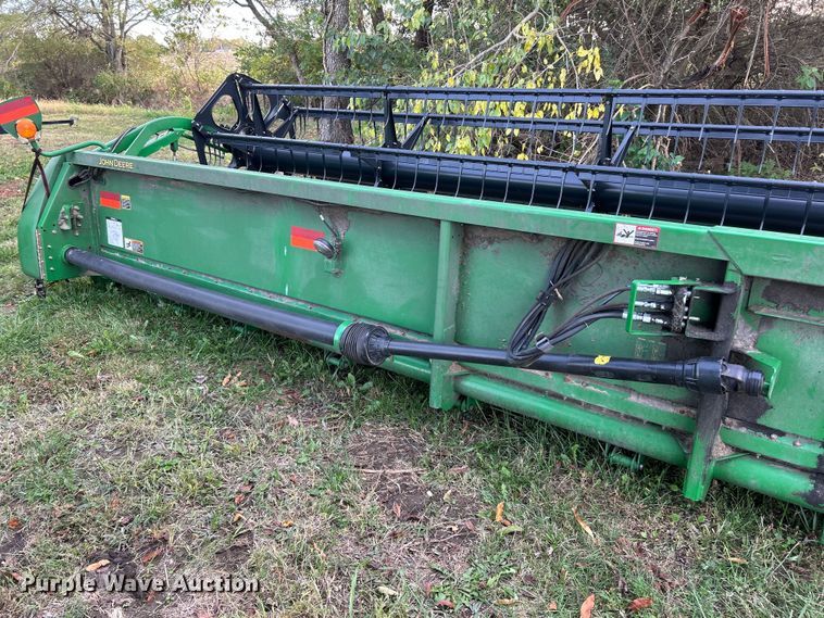 image for item YA1432 2005 John Deere 635F HydraFlex flex head