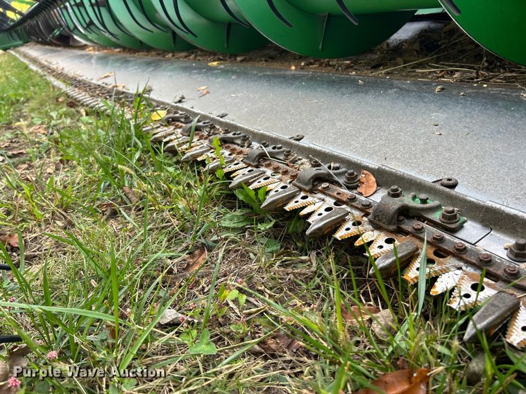 image for item YA1432 2005 John Deere 635F HydraFlex flex head