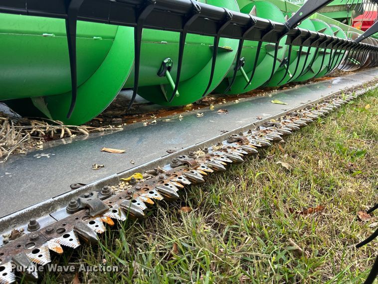 image for item YA1432 2005 John Deere 635F HydraFlex flex head