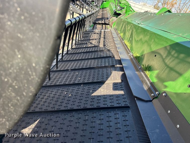 image for item YA1445 2025 John Deere HDF40 flex draper head