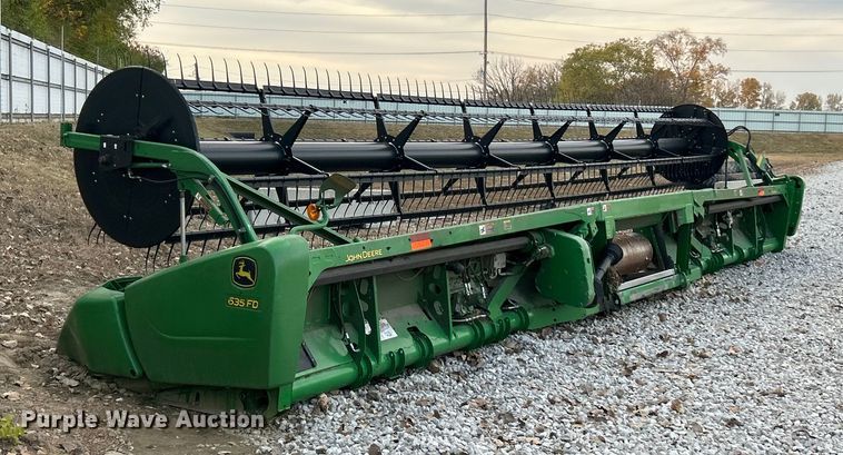 image for item YA1483 2012 John Deere 635FD HydraFlex flex draper head