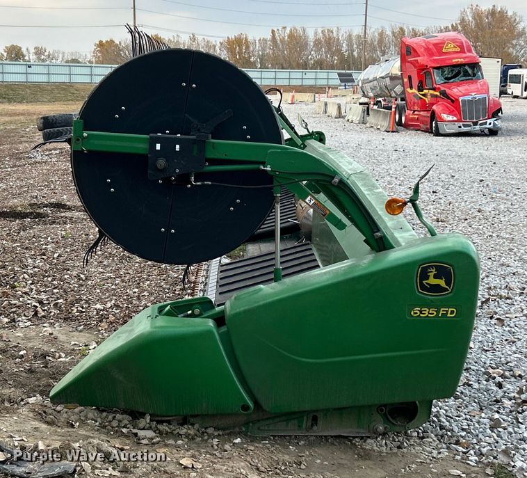 image for item YA1483 2012 John Deere 635FD HydraFlex flex draper head