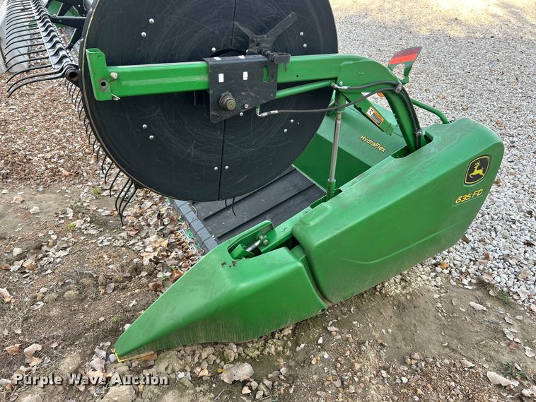 image for item YA1483 2012 John Deere 635FD HydraFlex flex draper head