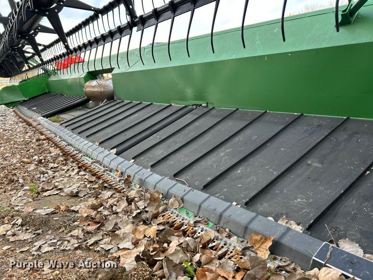 image for item YA1483 2012 John Deere 635FD HydraFlex flex draper head