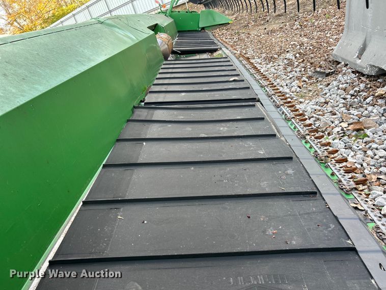 image for item YA1483 2012 John Deere 635FD HydraFlex flex draper head