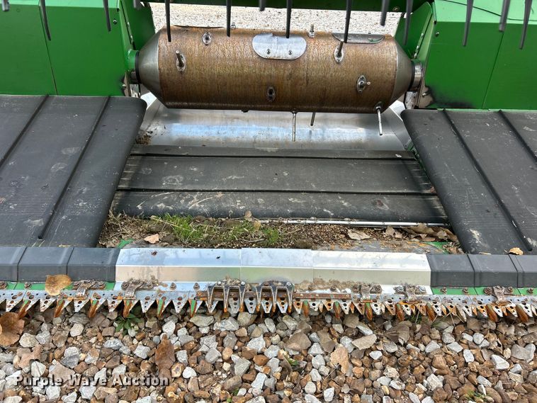 image for item YA1483 2012 John Deere 635FD HydraFlex flex draper head