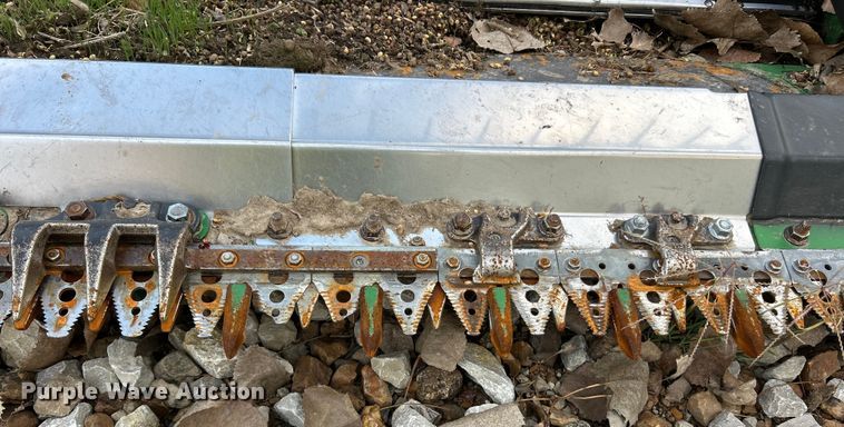 image for item YA1483 2012 John Deere 635FD HydraFlex flex draper head