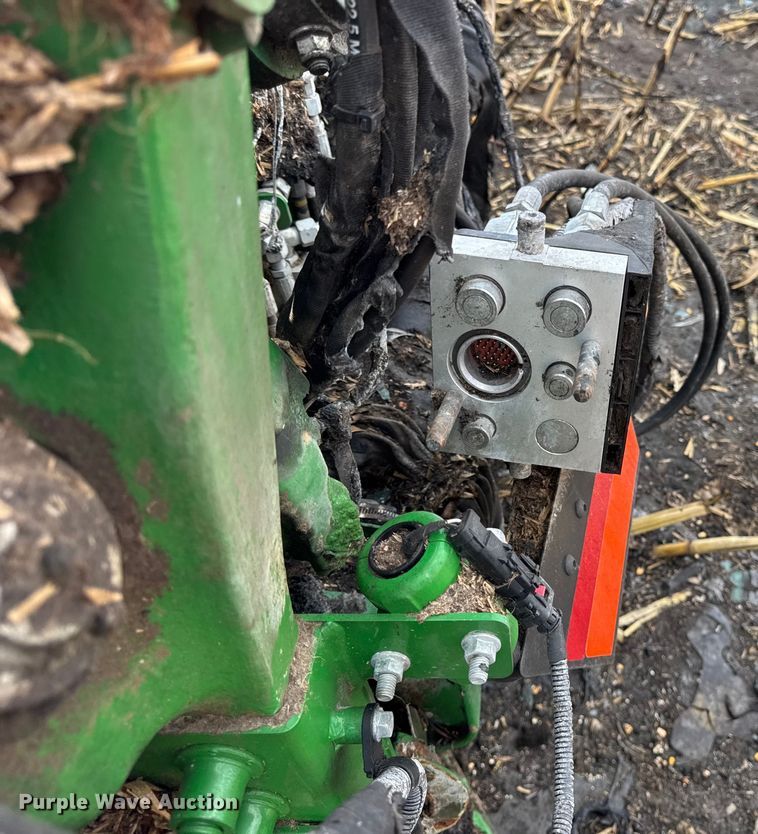 image for item YA1545 2021 John Deere C12F Folding corn head