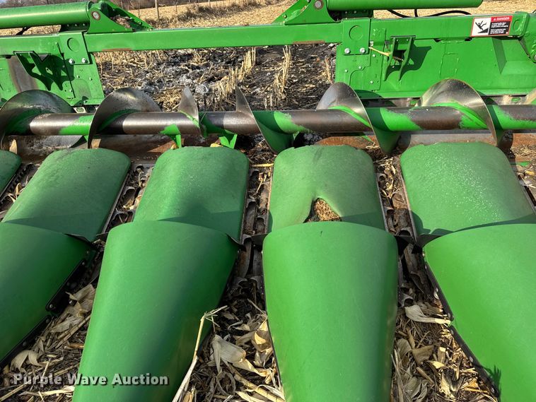 image for item YA1545 2021 John Deere C12F Folding corn head