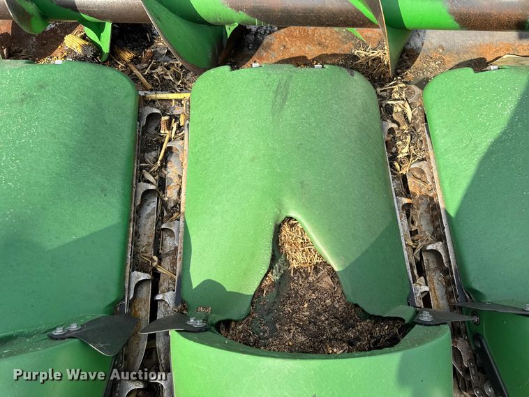 image for item YA1545 2021 John Deere C12F Folding corn head