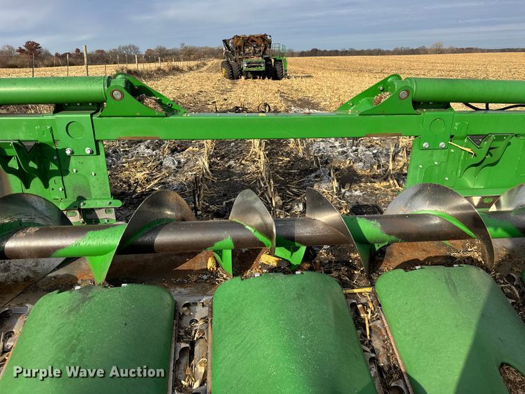 image for item YA1545 2021 John Deere C12F Folding corn head