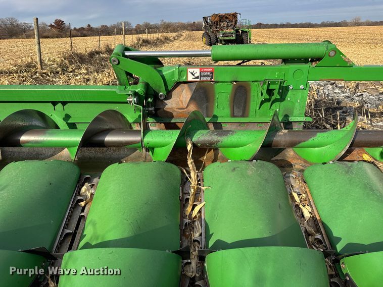 image for item YA1545 2021 John Deere C12F Folding corn head