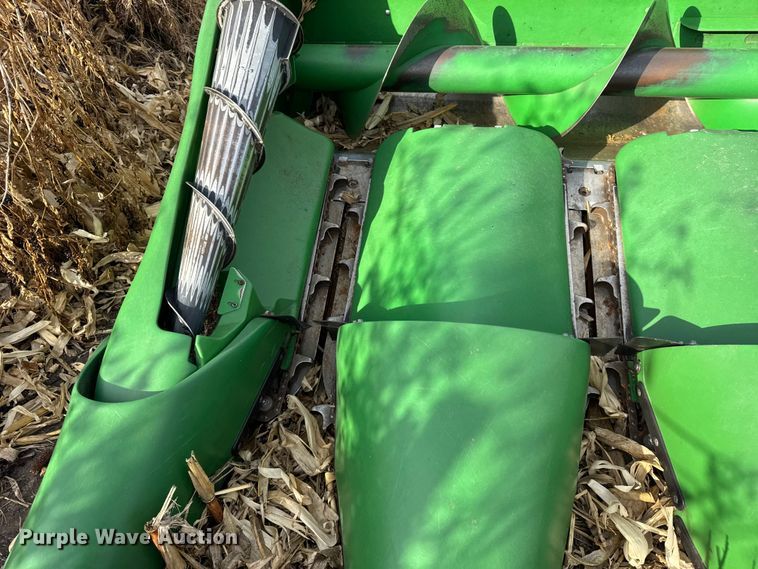 image for item YA1545 2021 John Deere C12F Folding corn head