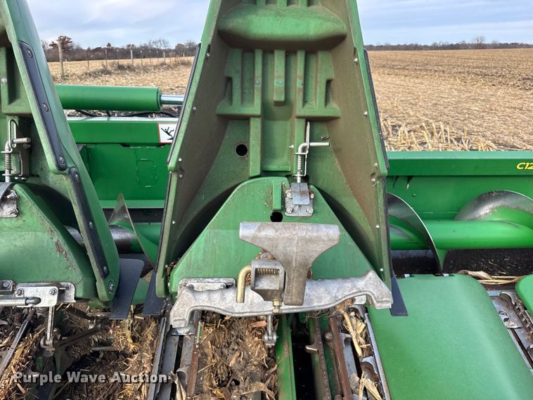 image for item YA1545 2021 John Deere C12F Folding corn head