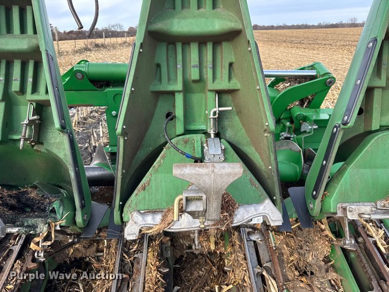 image for item YA1545 2021 John Deere C12F Folding corn head