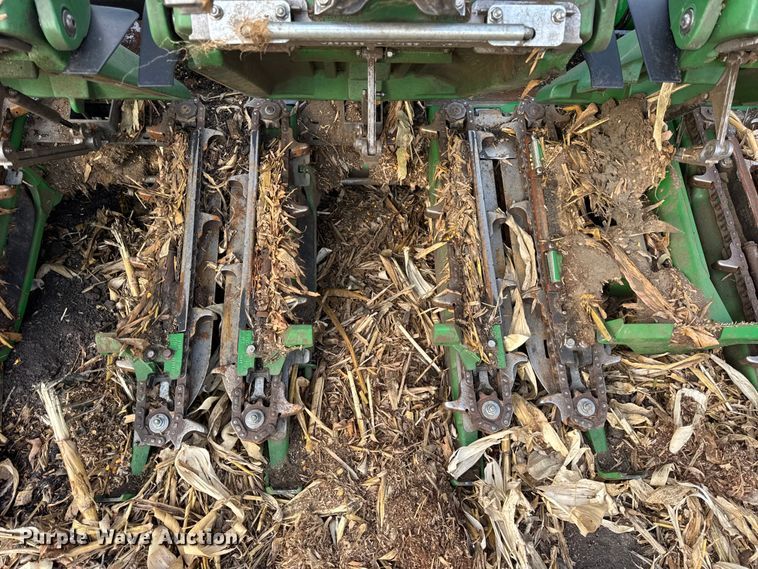 image for item YA1545 2021 John Deere C12F Folding corn head