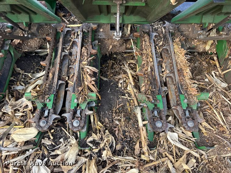image for item YA1545 2021 John Deere C12F Folding corn head