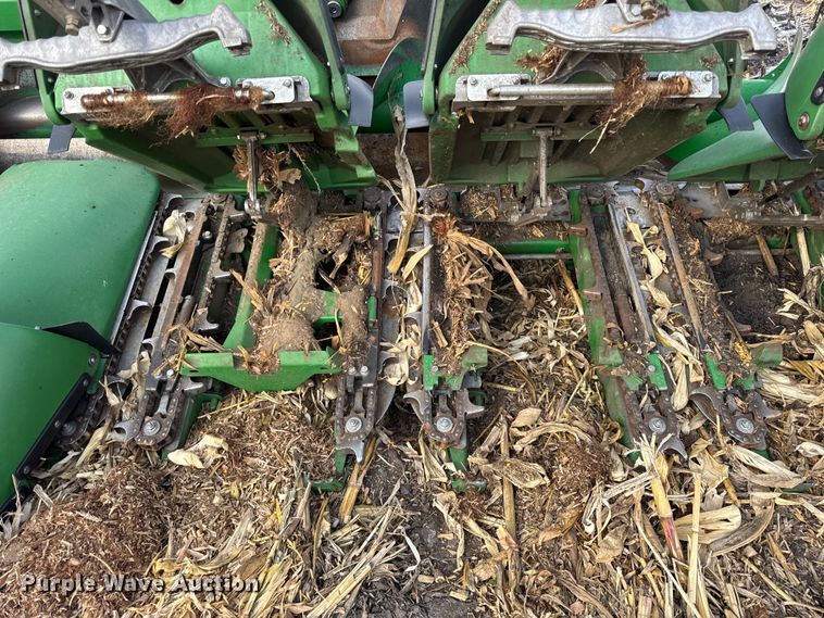 image for item YA1545 2021 John Deere C12F Folding corn head