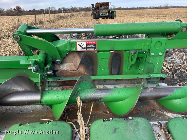 image for item YA1545 2021 John Deere C12F Folding corn head