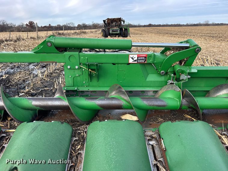 image for item YA1545 2021 John Deere C12F Folding corn head