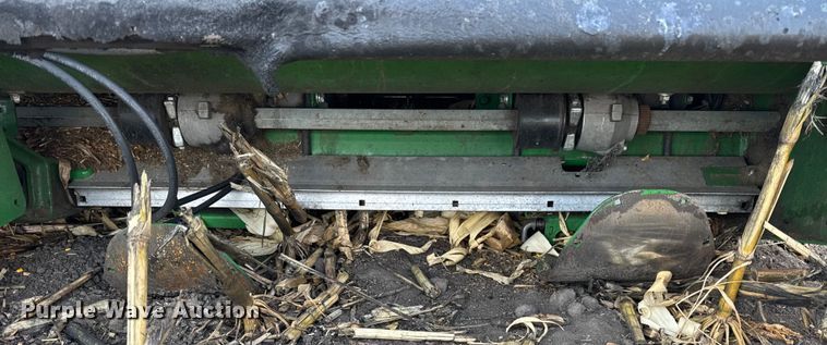 image for item YA1545 2021 John Deere C12F Folding corn head