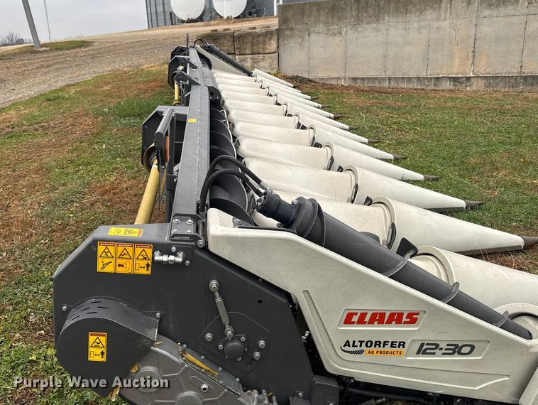 image for item YA1584 2022 Claas Corn head 12-30 corn head