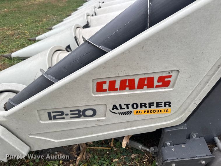 image for item YA1584 2022 Claas Corn head 12-30 corn head