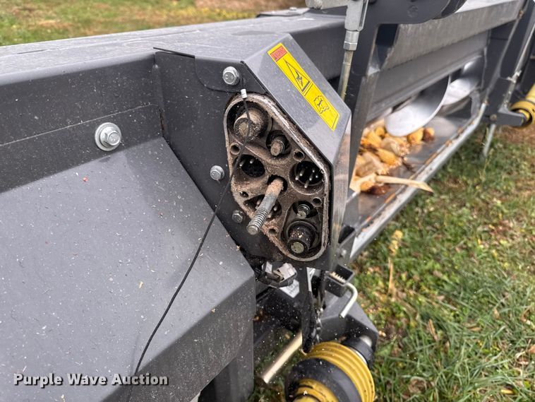 image for item YA1584 2022 Claas Corn head 12-30 corn head