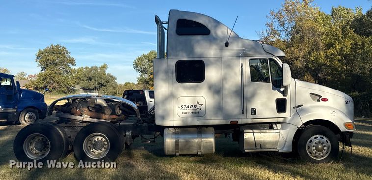 image for item DJ7874 2001 Peterbilt 387 semi truck