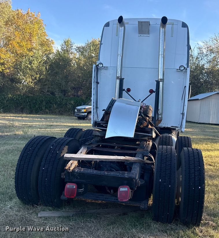 image for item DJ7874 2001 Peterbilt 387 semi truck