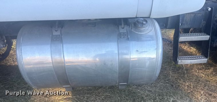 image for item DJ7874 2001 Peterbilt 387 semi truck