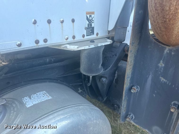 image for item DJ7874 2001 Peterbilt 387 semi truck