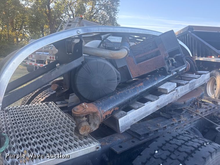 image for item DJ7874 2001 Peterbilt 387 semi truck