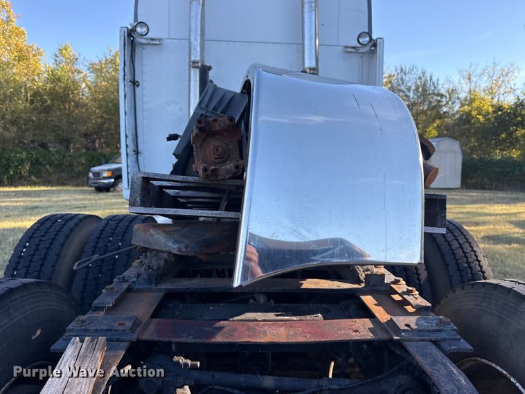 image for item DJ7874 2001 Peterbilt 387 semi truck