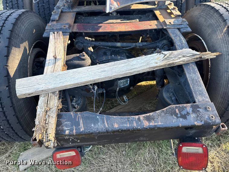 image for item DJ7874 2001 Peterbilt 387 semi truck