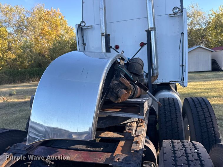 image for item DJ7874 2001 Peterbilt 387 semi truck