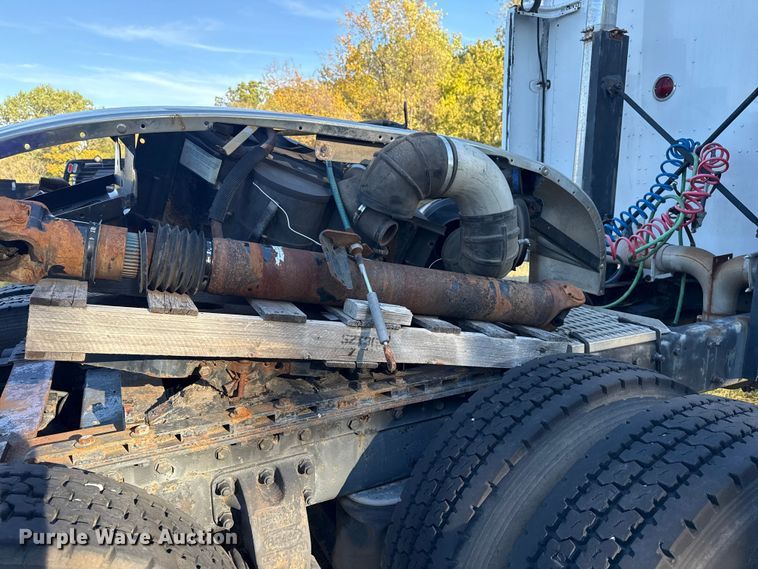 image for item DJ7874 2001 Peterbilt 387 semi truck