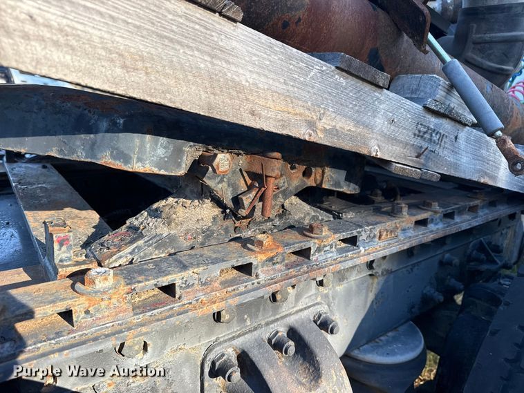 image for item DJ7874 2001 Peterbilt 387 semi truck