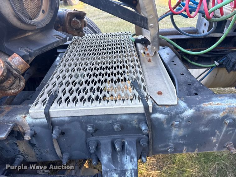 image for item DJ7874 2001 Peterbilt 387 semi truck