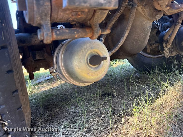 image for item DJ7874 2001 Peterbilt 387 semi truck