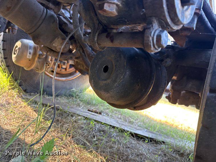 image for item DJ7874 2001 Peterbilt 387 semi truck