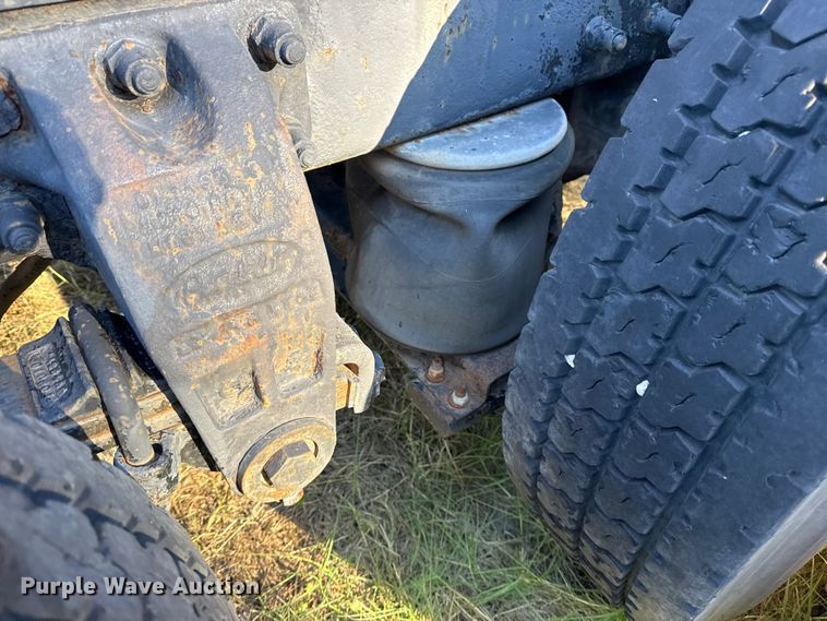 image for item DJ7874 2001 Peterbilt 387 semi truck