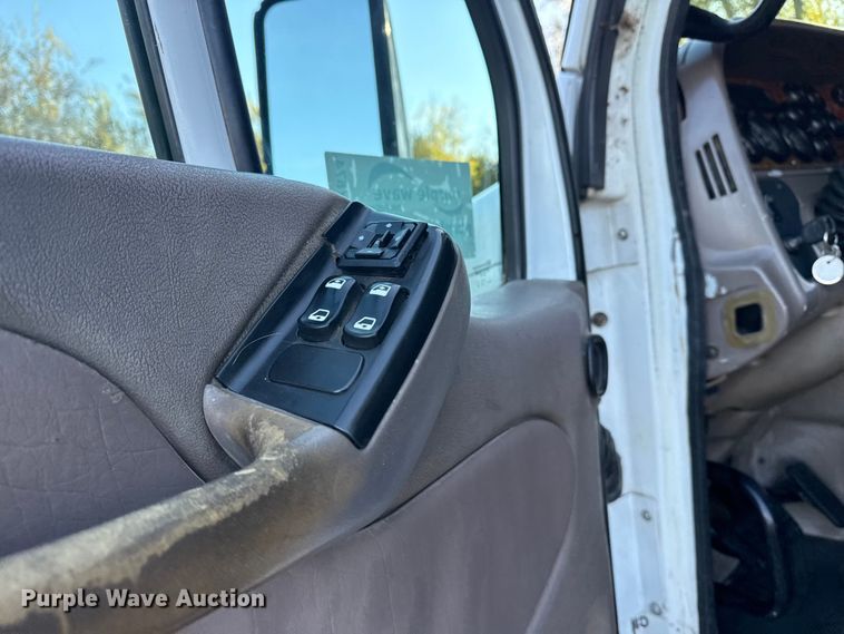 image for item DJ7874 2001 Peterbilt 387 semi truck